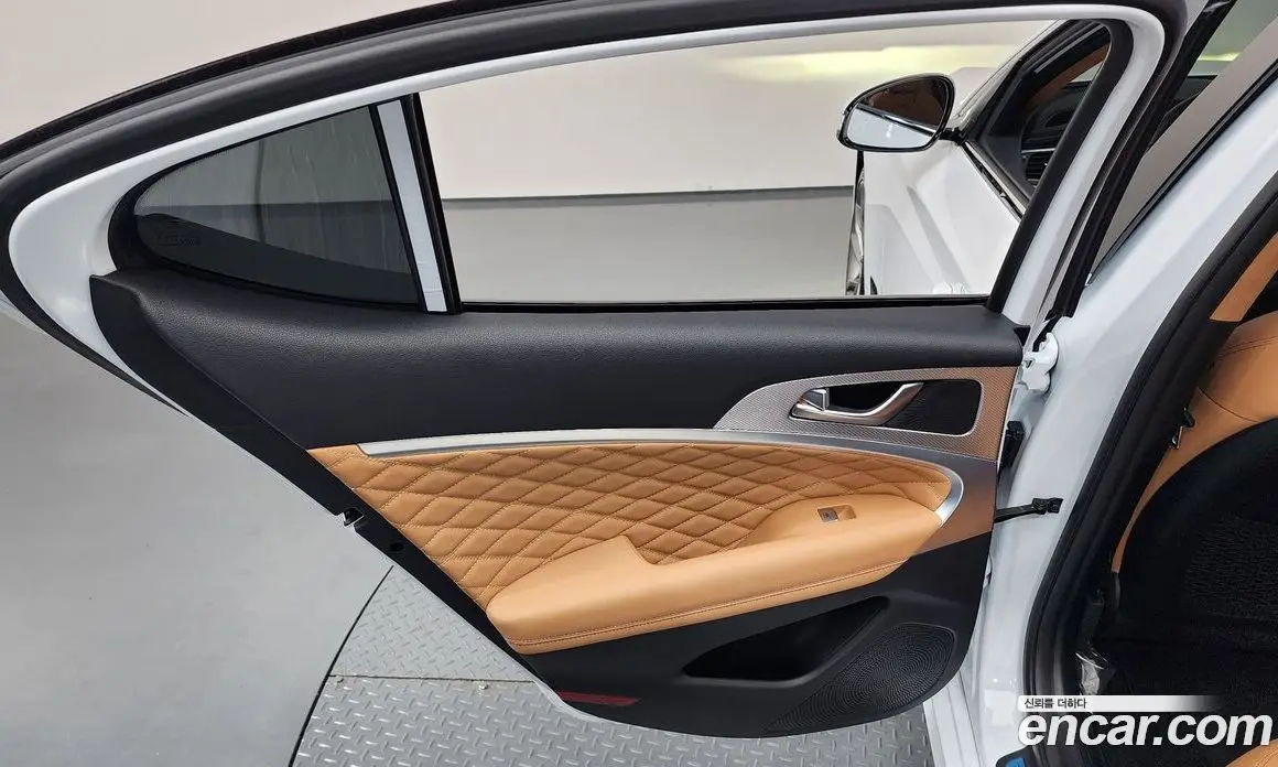 Genesis G70 2023 2.0 автомат (гидро), фото 15 Genesis G70 2023 2.0 автомат (гидро), фото 15