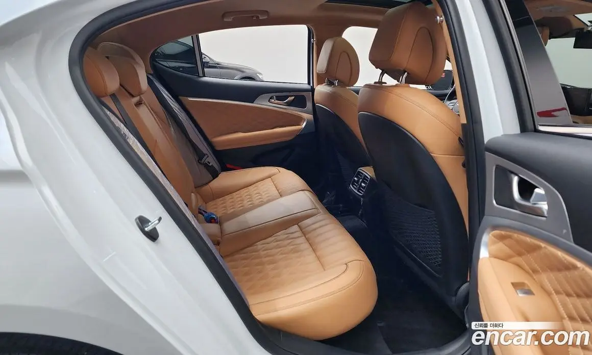 Genesis G70 2023 2.0 автомат (гидро), фото 17 Genesis G70 2023 2.0 автомат (гидро), фото 17