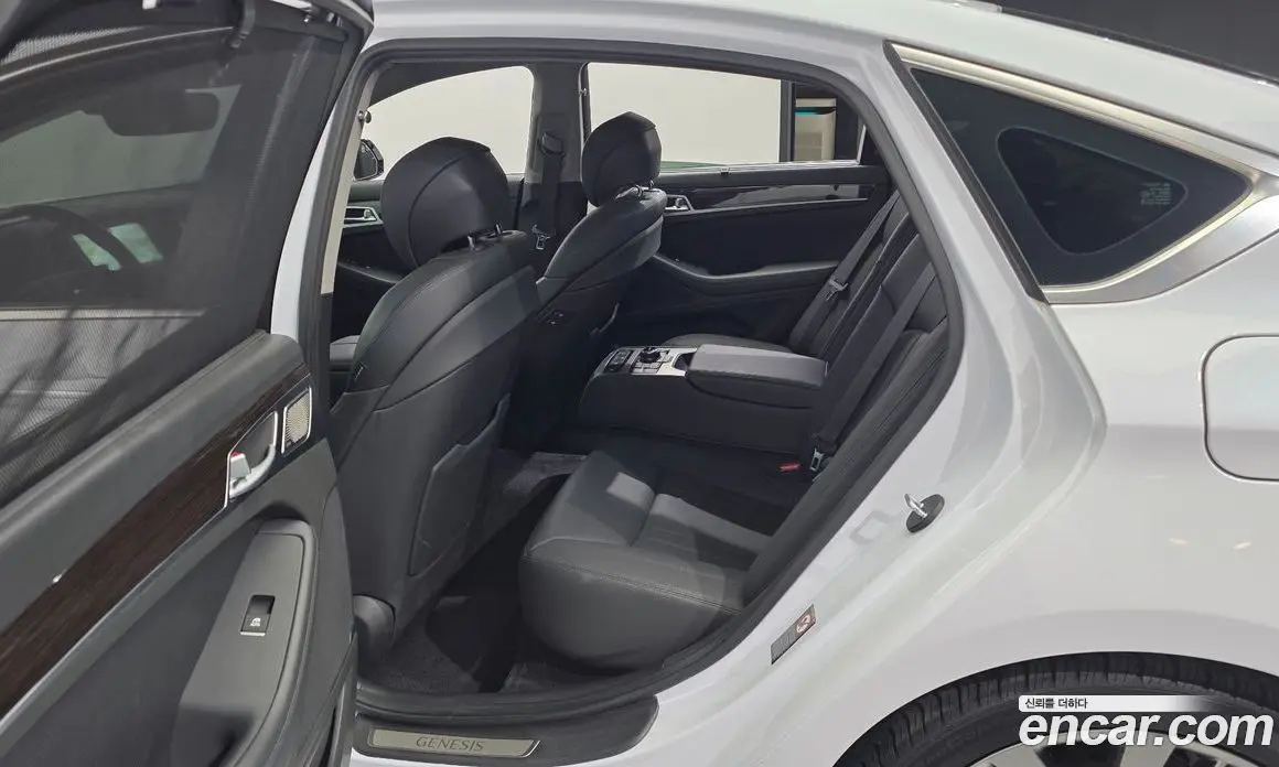 Genesis G80 2017 3.3 автомат (гидро), фото 17 Genesis G80 2017 3.3 автомат (гидро), фото 17
