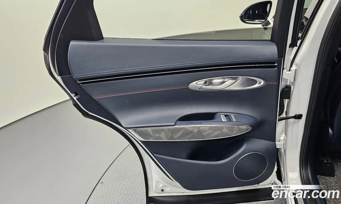 Genesis GV70 2021 2.5 автомат (гидро), фото 15 Genesis GV70 2021 2.5 автомат (гидро), фото 15