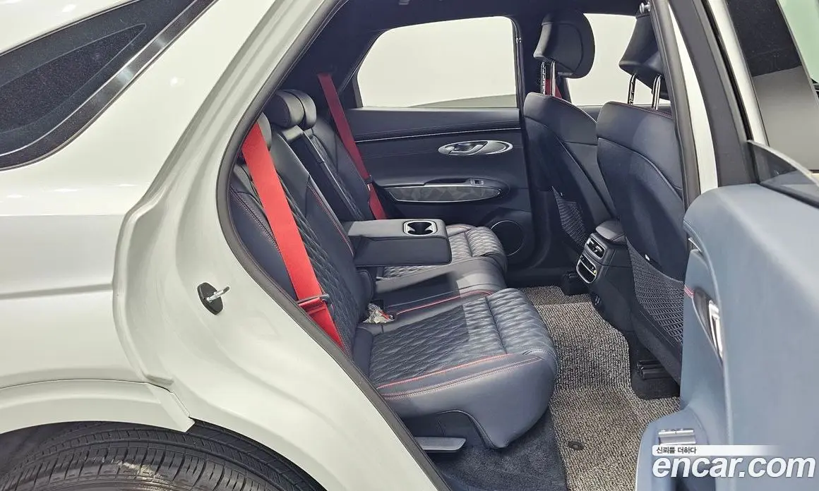 Genesis GV70 2021 2.5 автомат (гидро), фото 17 Genesis GV70 2021 2.5 автомат (гидро), фото 17