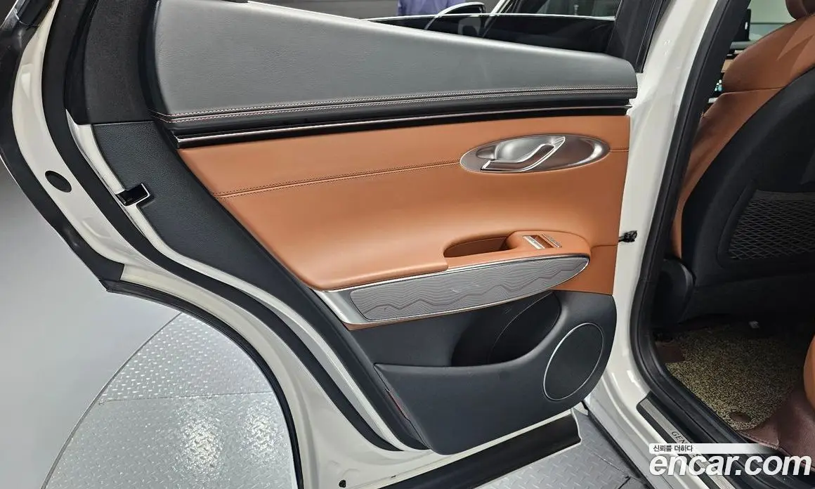 Genesis GV70 2024 2.5 автомат (гидро), фото 15 Genesis GV70 2024 2.5 автомат (гидро), фото 15