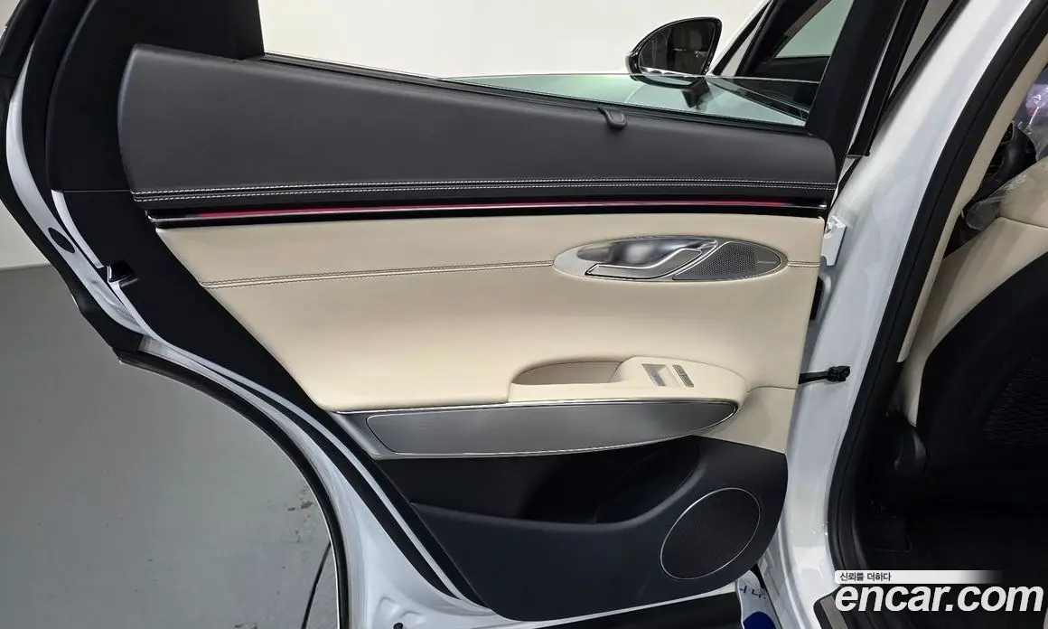 Genesis GV70 2024 2.5 автомат (гидро), фото 15 Genesis GV70 2024 2.5 автомат (гидро), фото 15