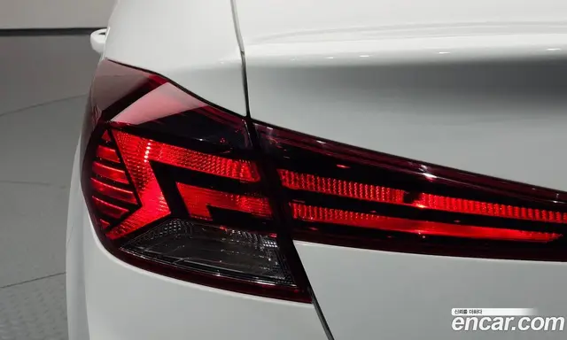 Hyundai Avante 2020 1.6 автомат (гидро), миниатюра 9