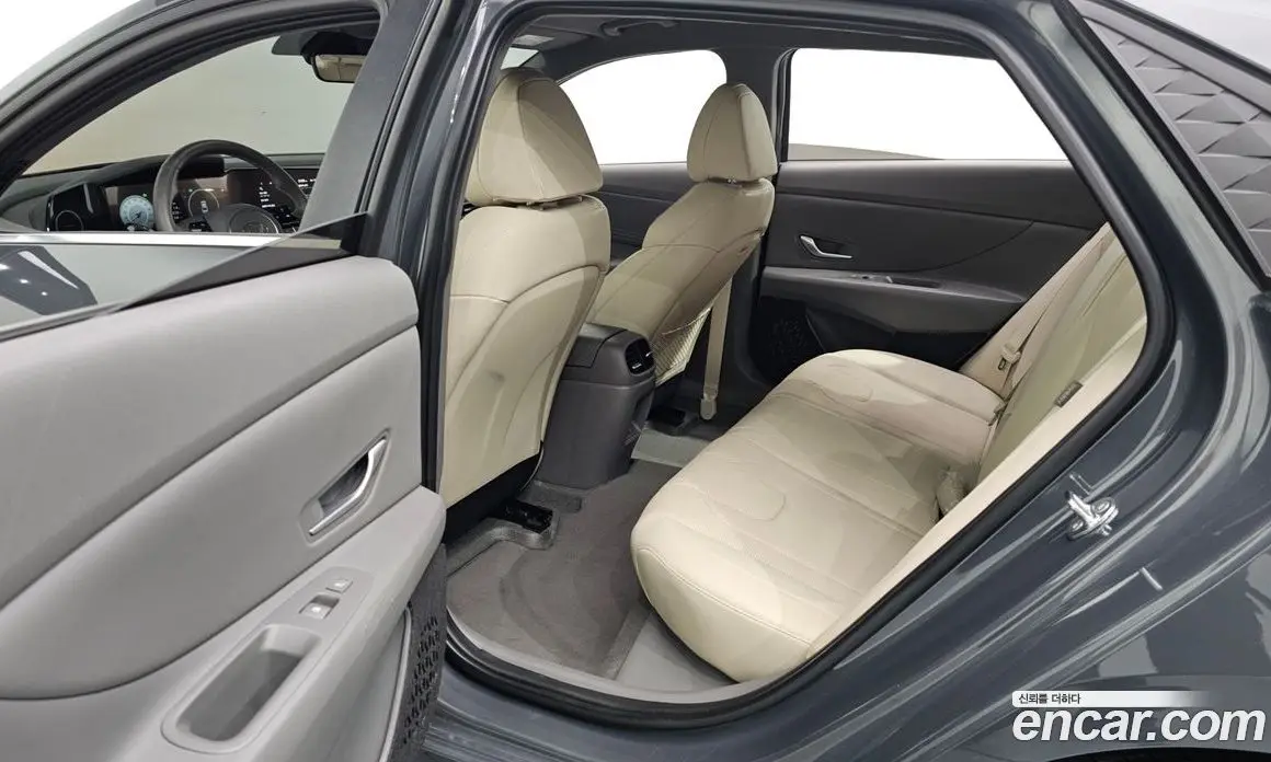 Hyundai Avante 2023 1.6 автомат (гидро), фото 17