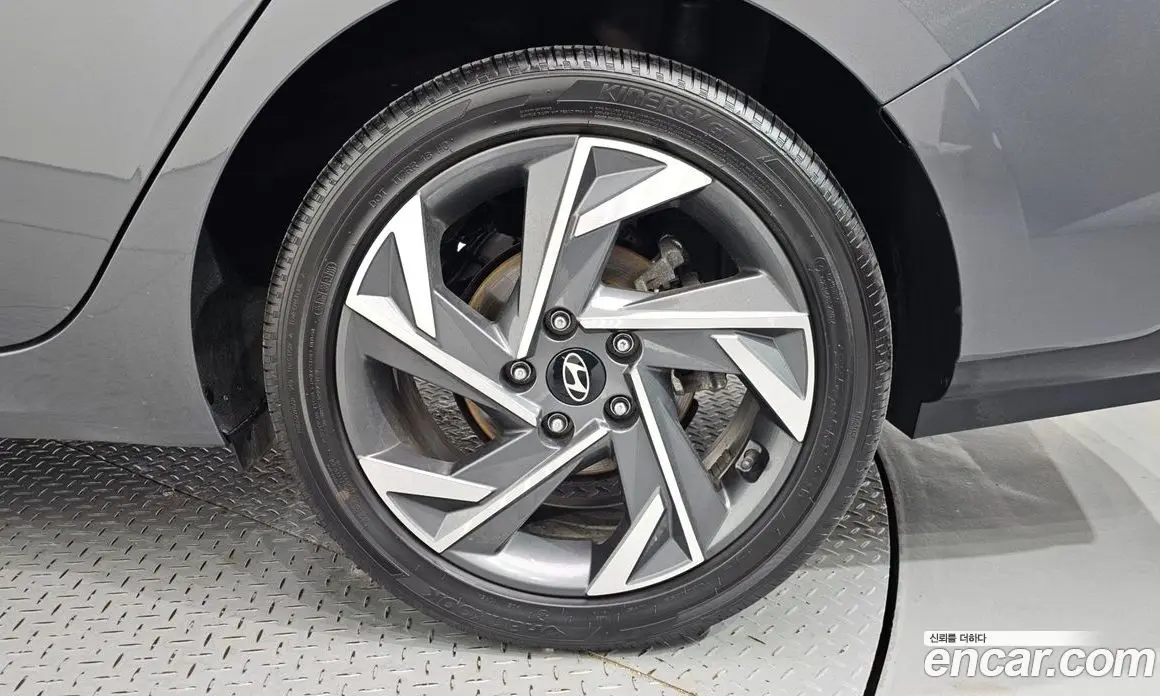 Hyundai Avante 2023 1.6 автомат (гидро), фото 7