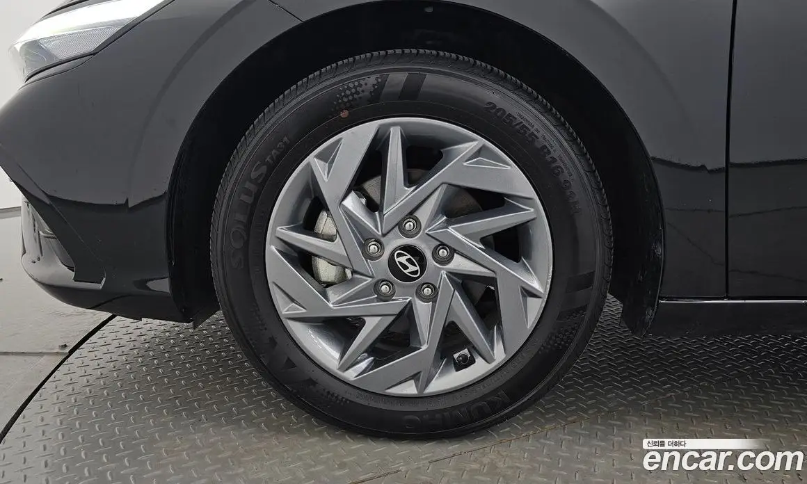 Hyundai Avante 2024 1.6 автомат (гидро), фото 4
