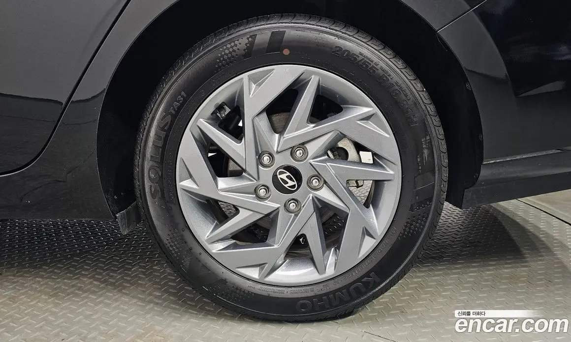 Hyundai Avante 2024 1.6 автомат (гидро), фото 6