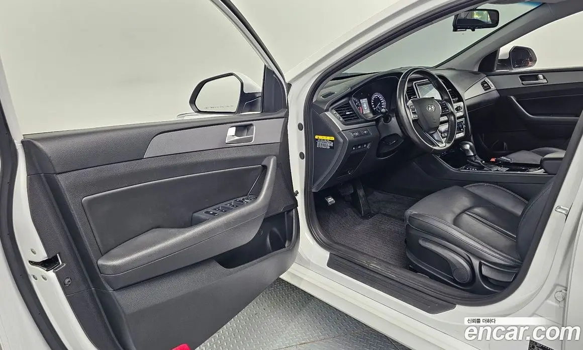 Hyundai Sonata 2017 2.0 автомат (гидро), фото 13