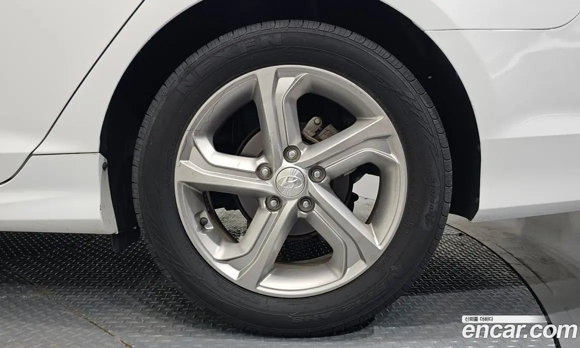 Hyundai Sonata 2017 2.0 автомат (гидро), фото 7