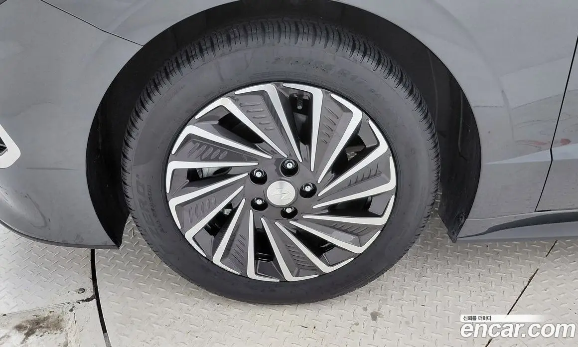 Hyundai Sonata 2023 2.0 автомат (гидро), фото 5