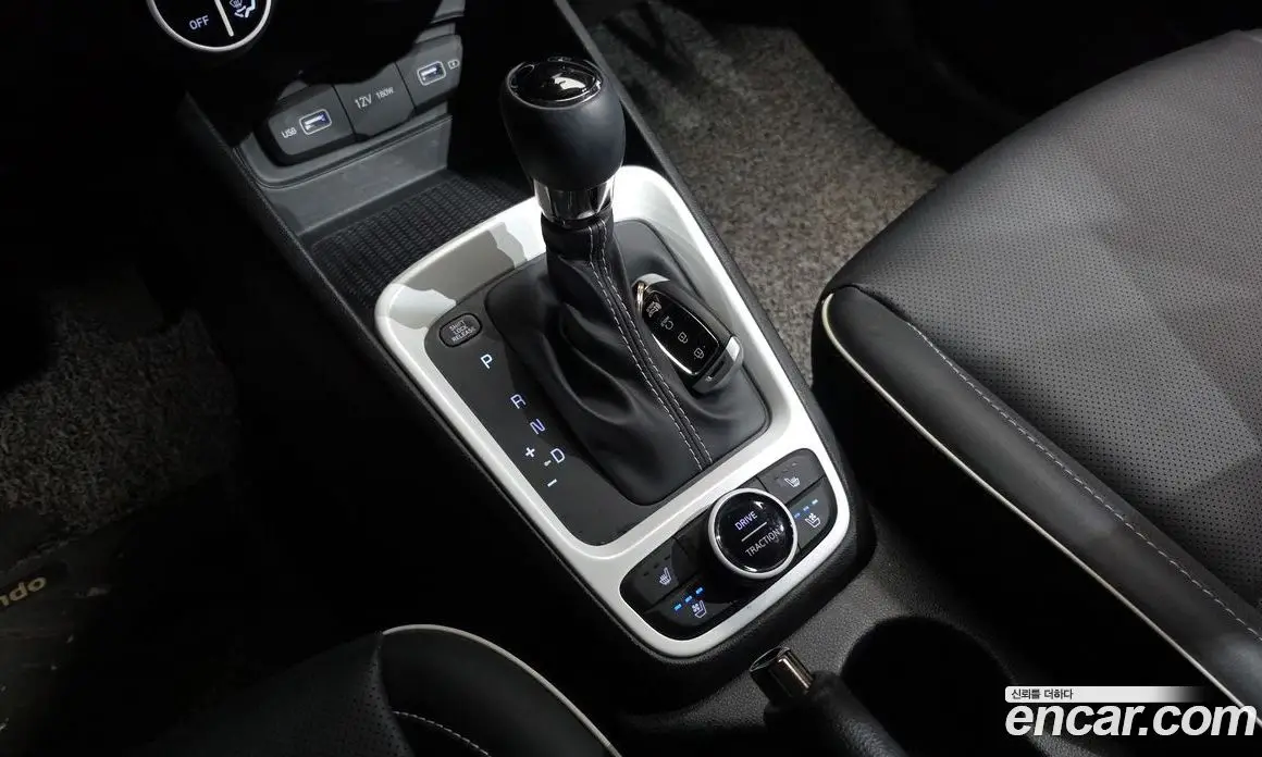 Hyundai Venue 2022 1.6 автомат (гидро), фото 12