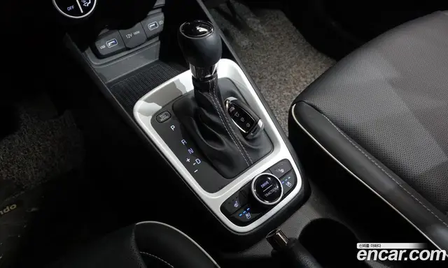 Hyundai Venue 2022 1.6 автомат (гидро), миниатюра 12