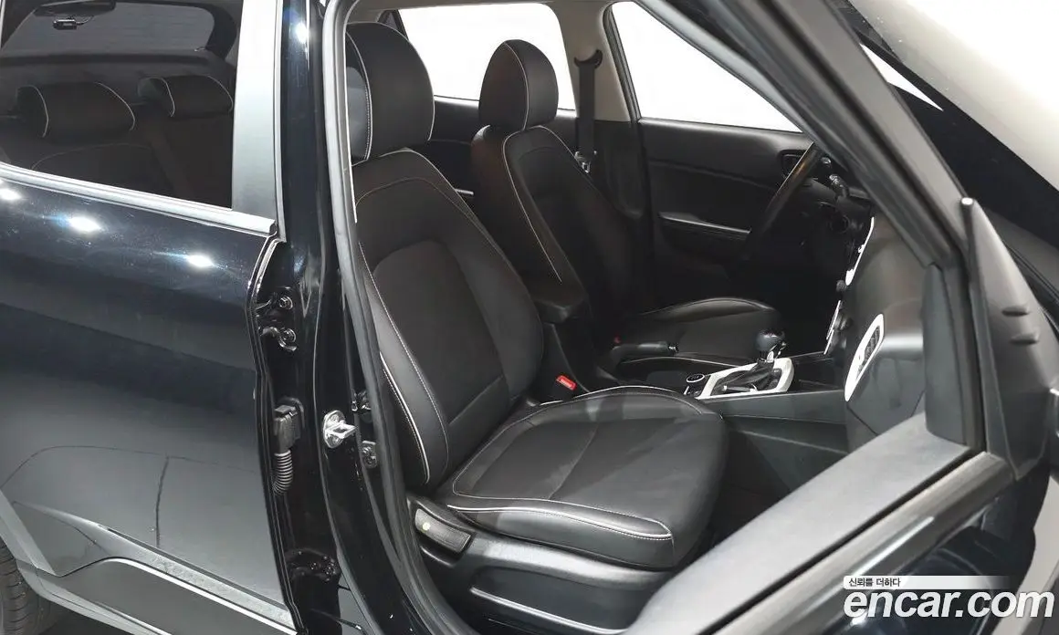 Hyundai Venue 2022 1.6 автомат (гидро), фото 16