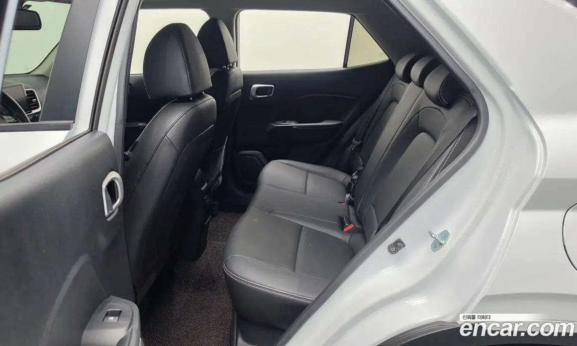 Hyundai Venue 2024 1.6 автомат (гидро), фото 16