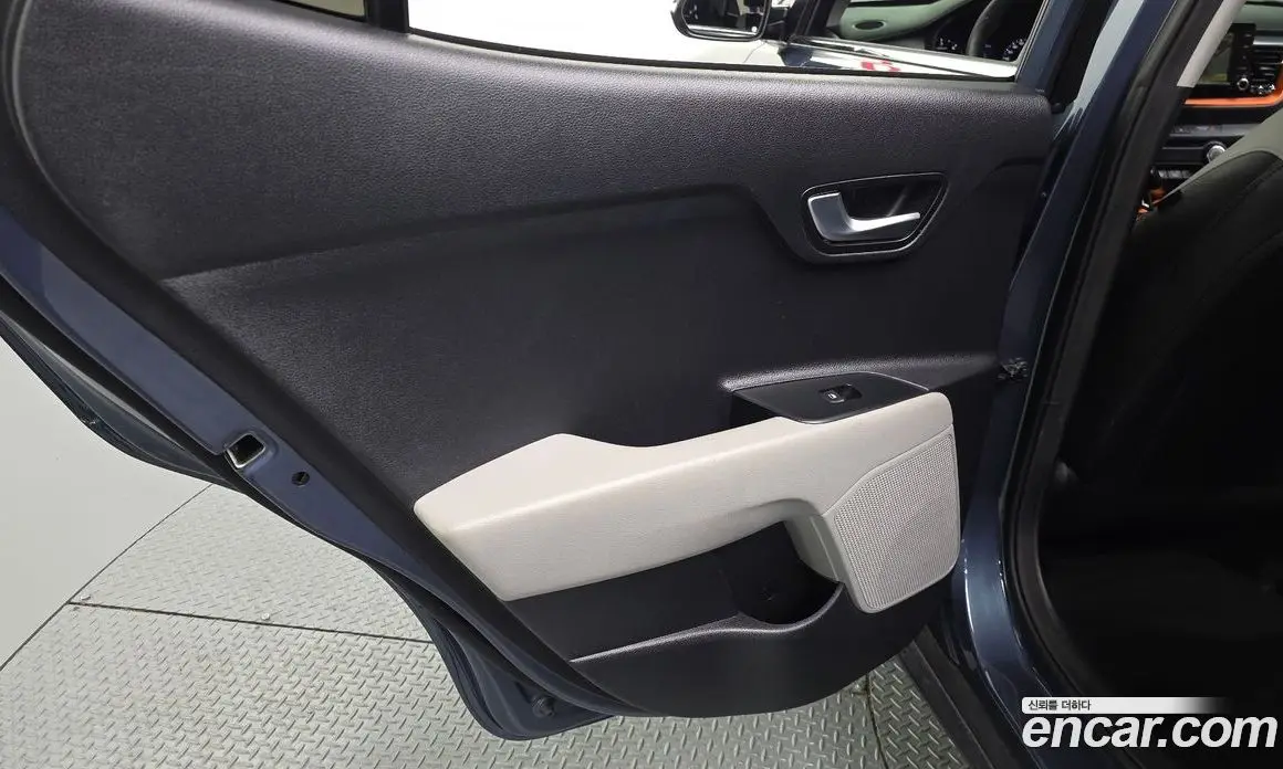 Kia Stonic 2018 1.6 автомат (гидро), фото 15