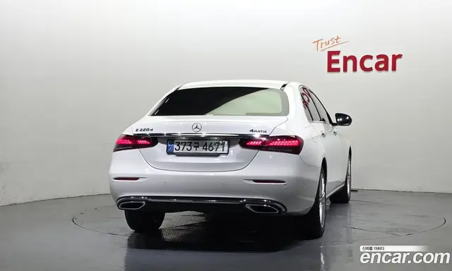 Mercedes-Benz E-Class 2021 1.9 автомат (гидро), миниатюра 4