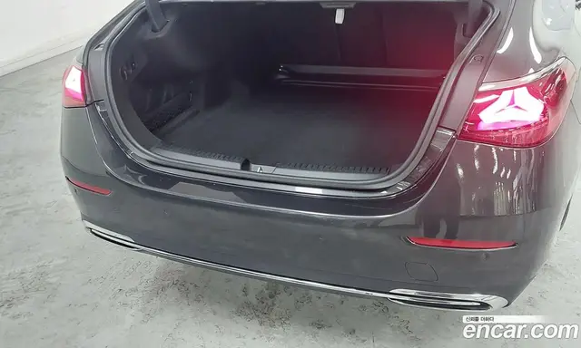 Mercedes-Benz E-Class 2024 2.0 автомат (гидро), миниатюра 11 Mercedes-Benz E-Class 2024 2.0 автомат (гидро), миниатюра 11