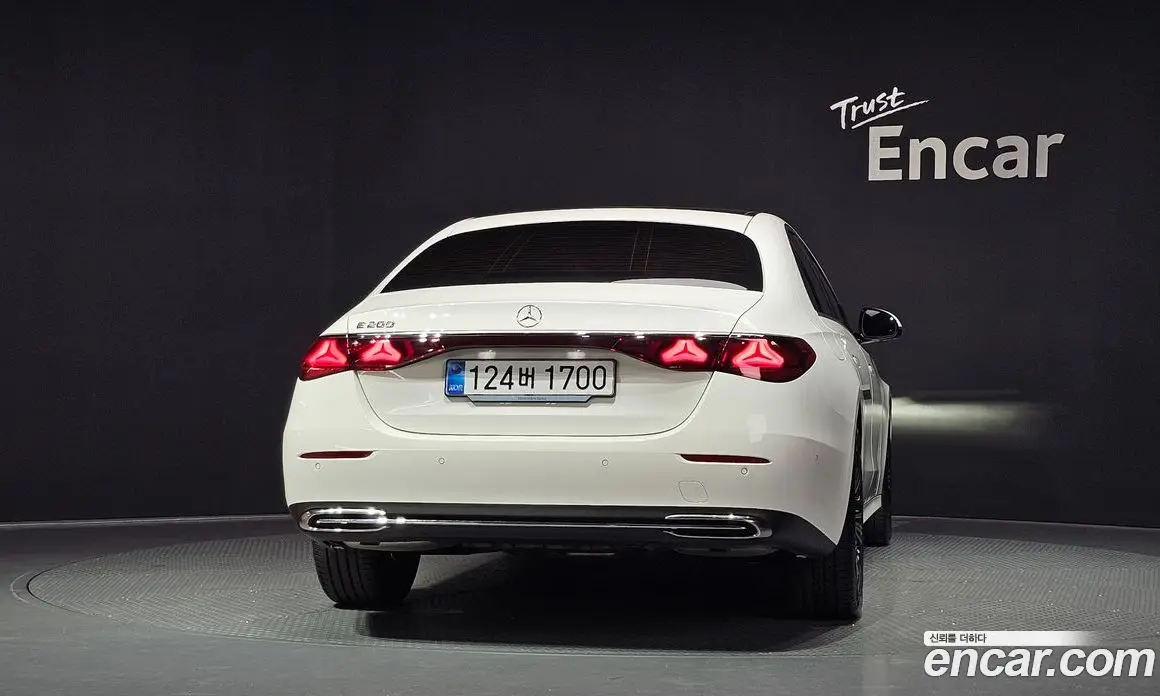 Mercedes-Benz E-Class 2025 2.0 автомат (гидро), фото 4