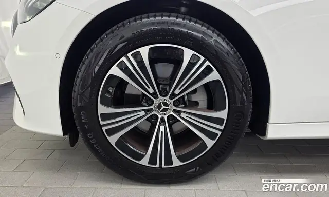 Mercedes-Benz E-Class 2025 2.0 автомат (гидро), миниатюра 5