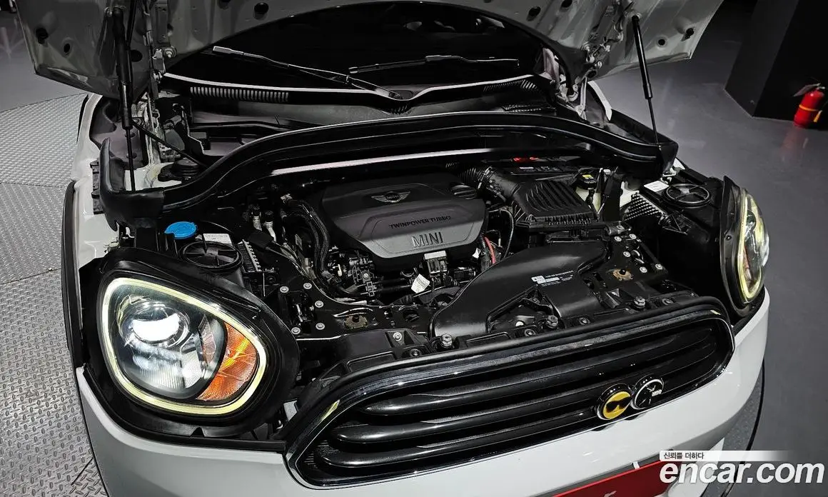 Mini Countryman 2017 2.0 автомат (гидро), фото 6 Mini Countryman 2017 2.0 автомат (гидро), фото 6