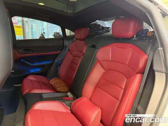 Porsche Taycan 2021 1.0 автомат (гидро), миниатюра 12