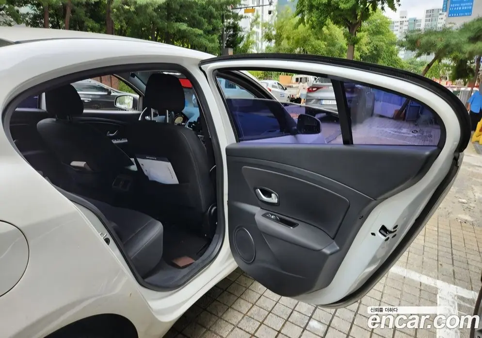 Renault (Samsung) SM3 2016 1.6 автомат (гидро), фото 15 Renault (Samsung) SM3 2016 1.6 автомат (гидро), фото 15