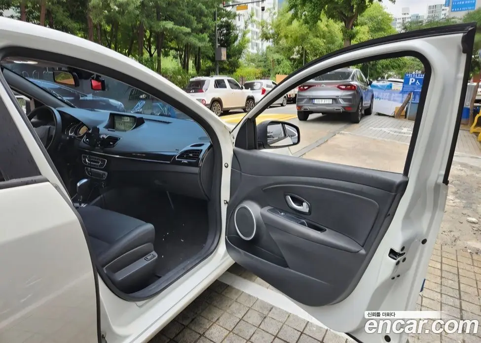 Renault (Samsung) SM3 2016 1.6 автомат (гидро), фото 16 Renault (Samsung) SM3 2016 1.6 автомат (гидро), фото 16