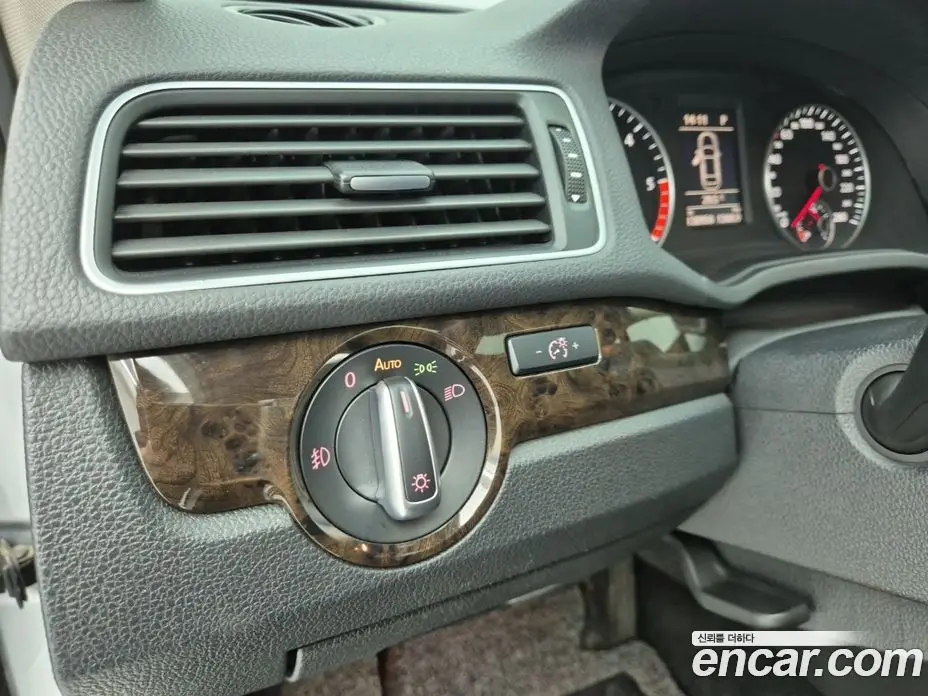 Volkswagen Passat 2014 2.0 автомат (гидро), фото 17 Volkswagen Passat 2014 2.0 автомат (гидро), фото 17