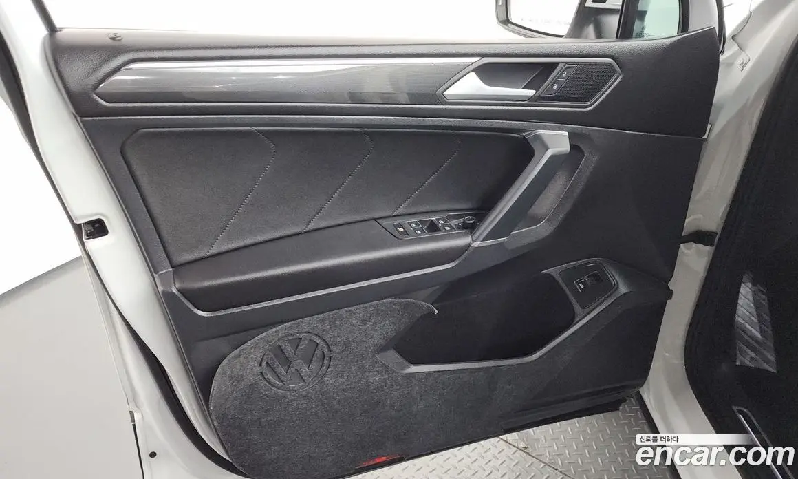 Volkswagen Tiguan 2020 2.0 автомат (гидро), фото 14 Volkswagen Tiguan 2020 2.0 автомат (гидро), фото 14