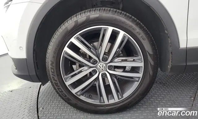 Volkswagen Tiguan 2020 2.0 автомат (гидро), миниатюра 5 Volkswagen Tiguan 2020 2.0 автомат (гидро), миниатюра 5