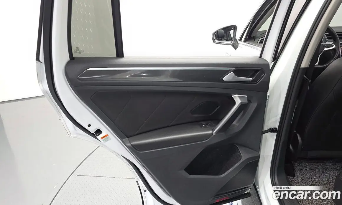 Volkswagen Tiguan 2021 2.0 автомат (гидро), фото 15