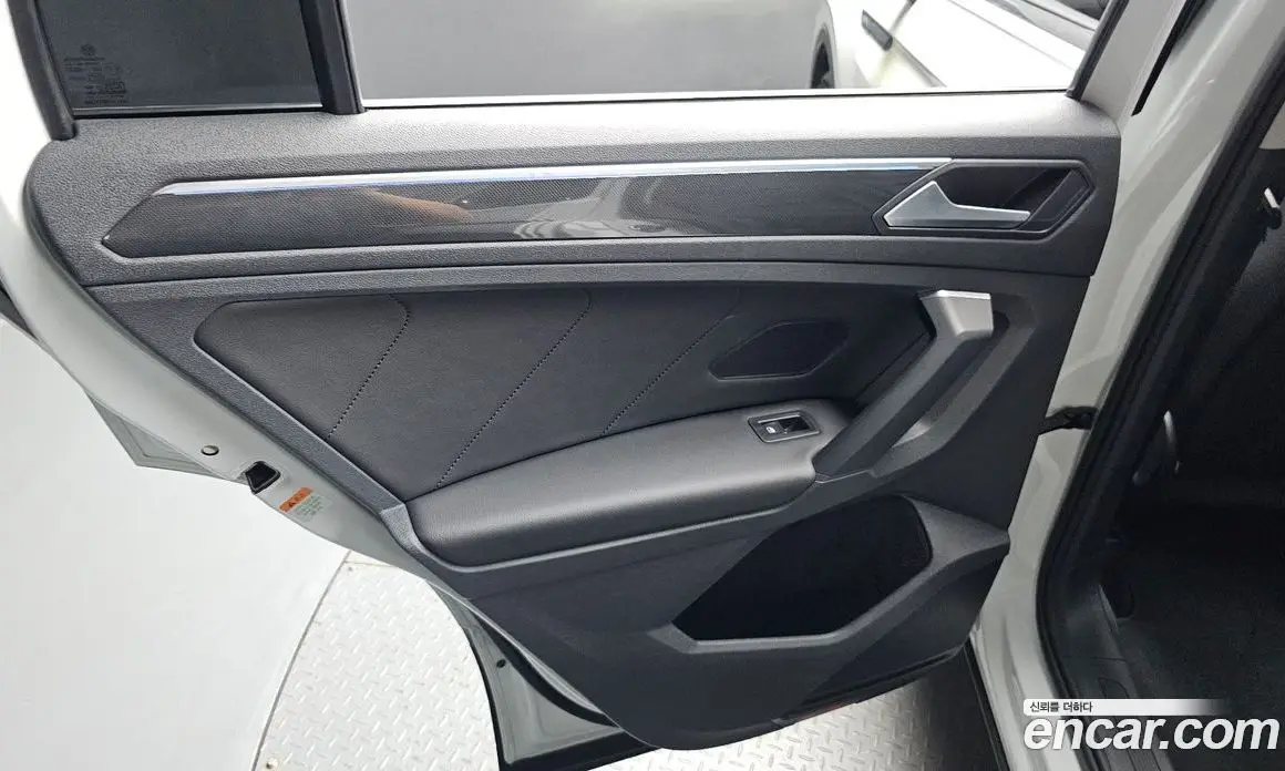 Volkswagen Tiguan 2024 2.0 автомат (гидро), фото 14 Volkswagen Tiguan 2024 2.0 автомат (гидро), фото 14