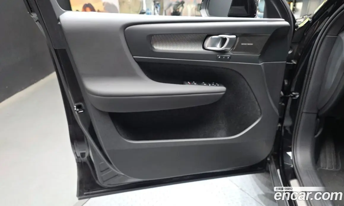 Volvo XC40 2025 2.0 автомат (гидро), фото 14 Volvo XC40 2025 2.0 автомат (гидро), фото 14