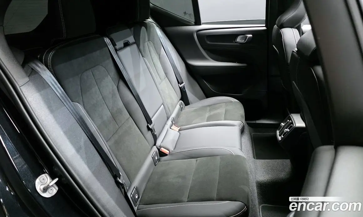 Volvo XC40 2025 2.0 автомат (гидро), фото 17 Volvo XC40 2025 2.0 автомат (гидро), фото 17