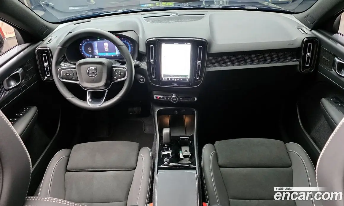 Volvo XC40 2025 2.0 автомат (гидро), фото 10 Volvo XC40 2025 2.0 автомат (гидро), фото 10