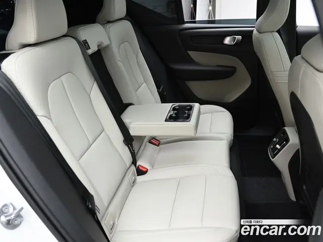 Volvo XC40 2026 2.0 автомат (гидро), миниатюра 12