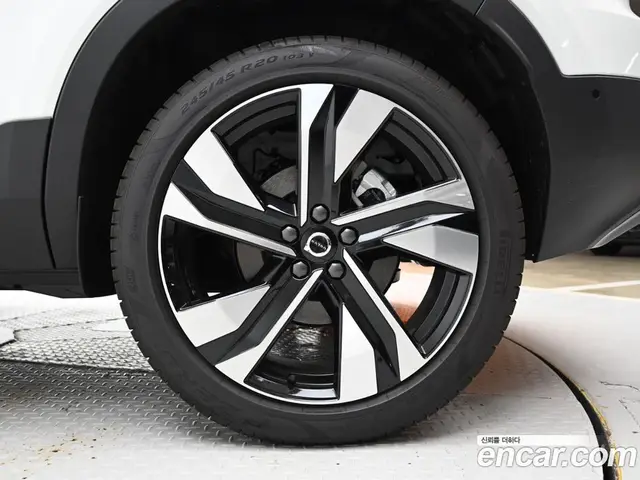 Volvo XC40 2026 2.0 автомат (гидро), миниатюра 5 Volvo XC40 2026 2.0 автомат (гидро), миниатюра 5