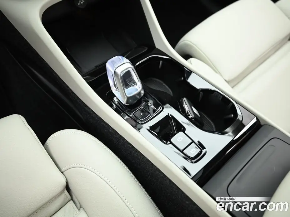 Volvo XC40 2026 2.0 автомат (гидро), фото 9 Volvo XC40 2026 2.0 автомат (гидро), фото 9