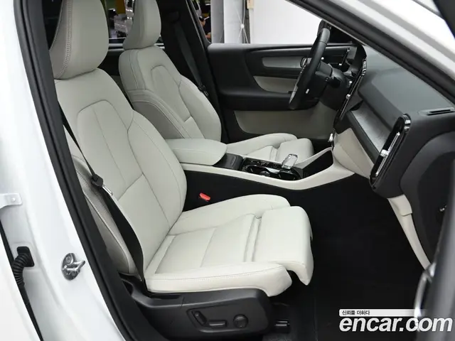 Volvo XC40 2026 2.0 автомат (гидро), миниатюра 10 Volvo XC40 2026 2.0 автомат (гидро), миниатюра 10