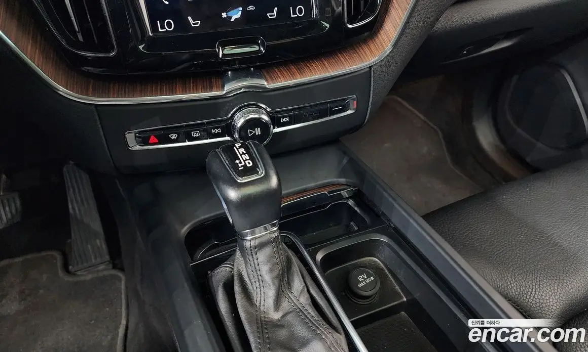 Volvo XC60 2018 2.0 автомат (гидро), фото 12 Volvo XC60 2018 2.0 автомат (гидро), фото 12