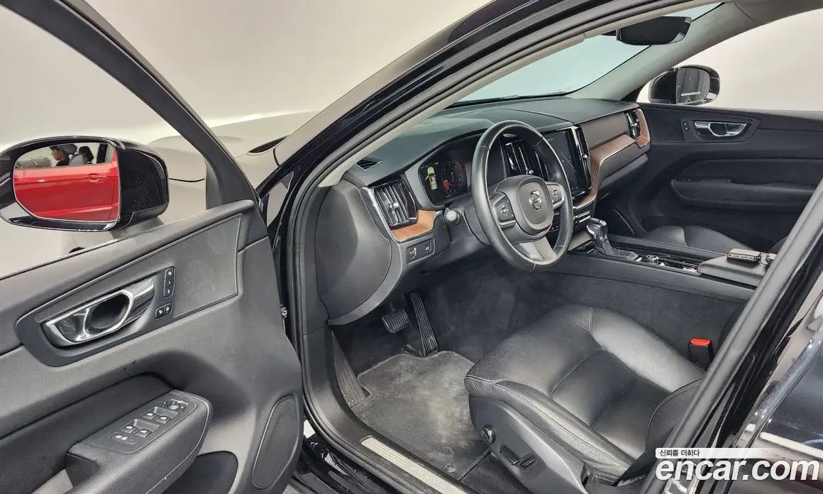 Volvo XC60 2018 2.0 автомат (гидро), фото 13 Volvo XC60 2018 2.0 автомат (гидро), фото 13