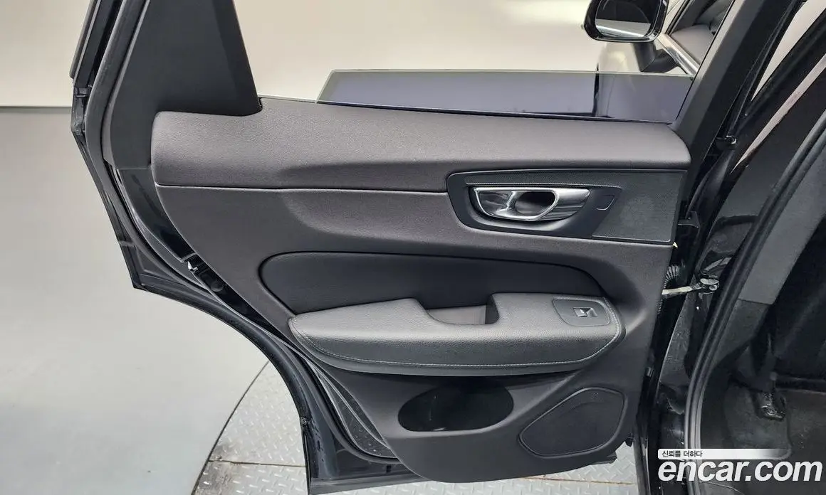 Volvo XC60 2018 2.0 автомат (гидро), фото 15 Volvo XC60 2018 2.0 автомат (гидро), фото 15