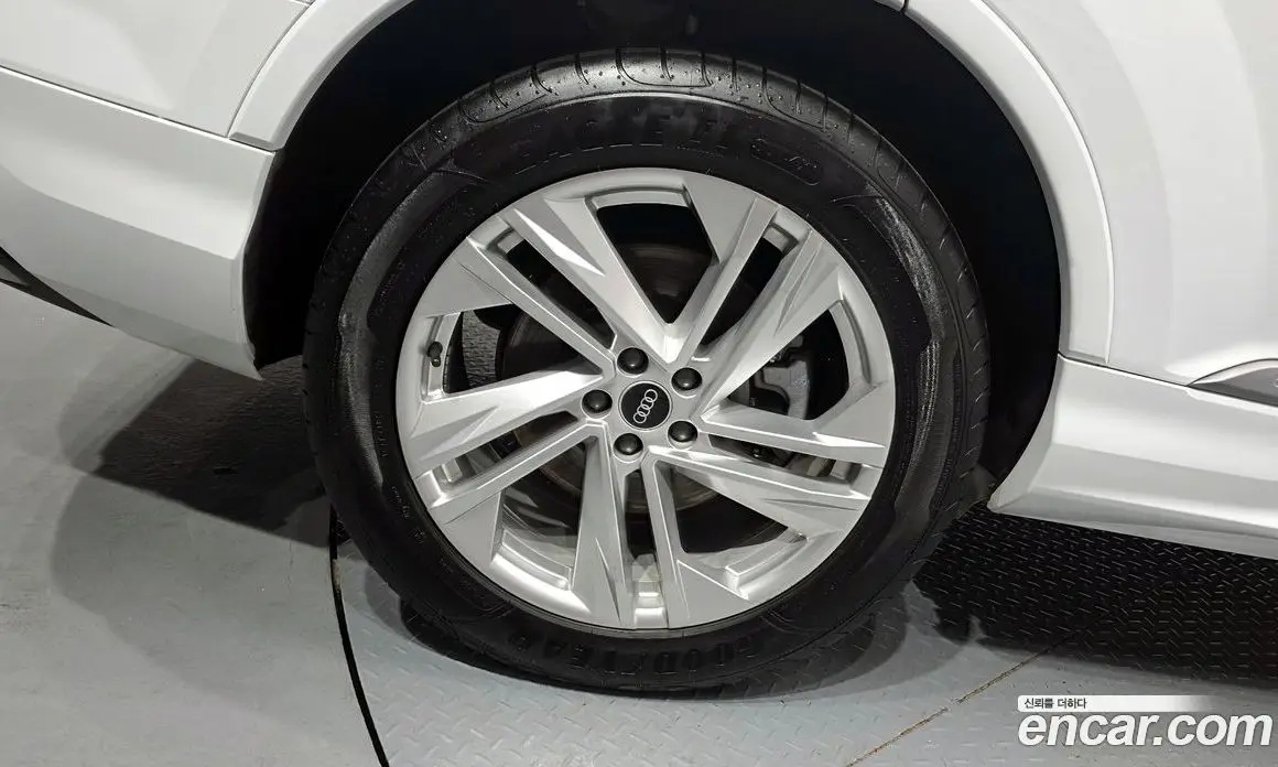 Audi Q7 2021 3.0 автомат (гидро), фото 5