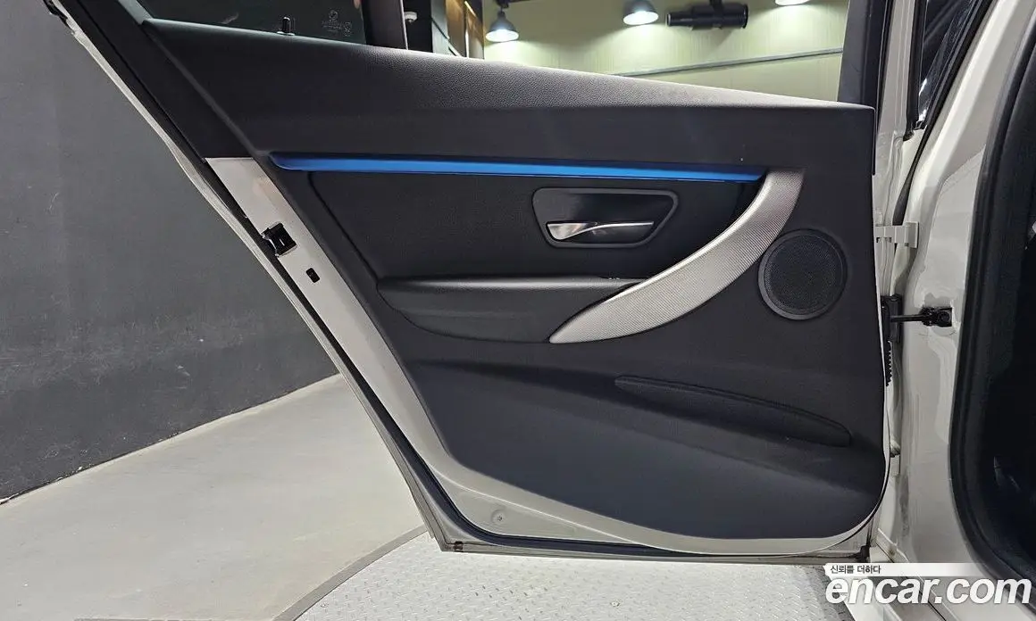 BMW 3 серия 2017 2.0 автомат (гидро), фото 15 BMW 3 серия 2017 2.0 автомат (гидро), фото 15