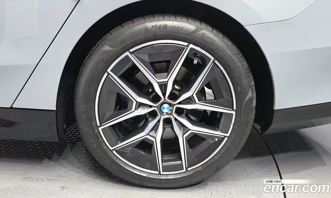 BMW 5 серия 2025 2.0 автомат (гидро), фото 5