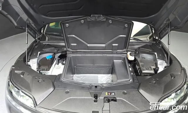 Genesis GV60 2023 0.1 автомат (гидро), миниатюра 6