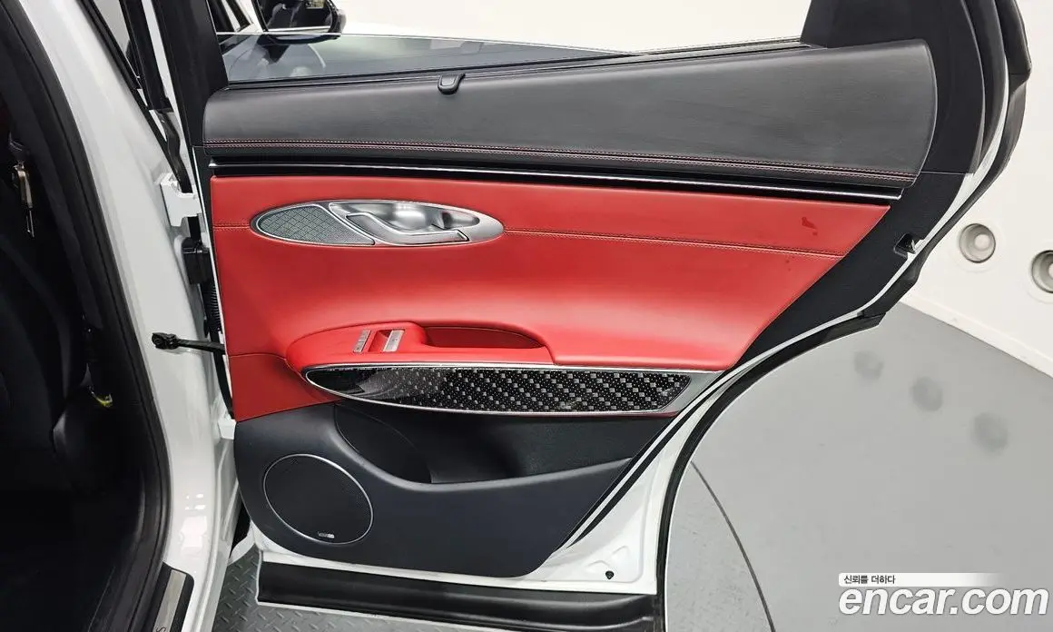 Genesis GV70 2021 2.5 автомат (гидро), фото 15 Genesis GV70 2021 2.5 автомат (гидро), фото 15