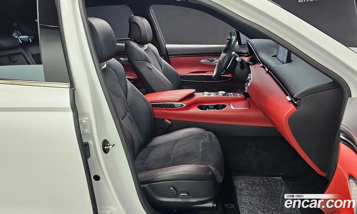 Genesis GV70 2021 2.5 автомат (гидро), фото 16 Genesis GV70 2021 2.5 автомат (гидро), фото 16