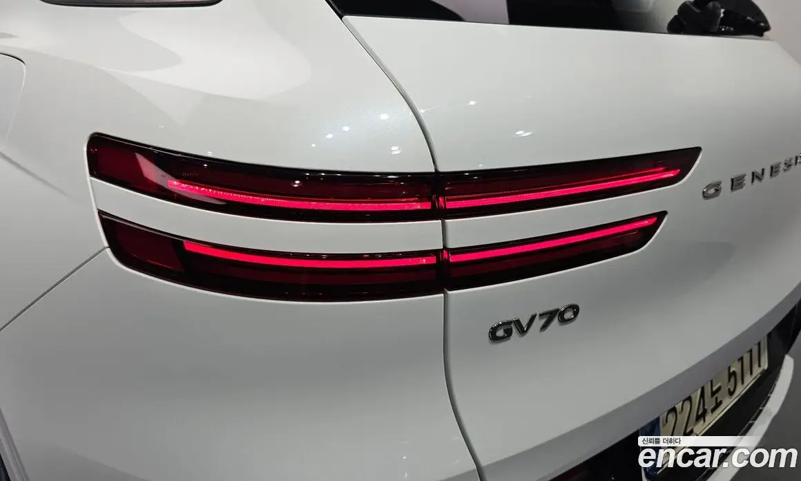 Genesis GV70 2021 2.5 автомат (гидро), фото 9 Genesis GV70 2021 2.5 автомат (гидро), фото 9